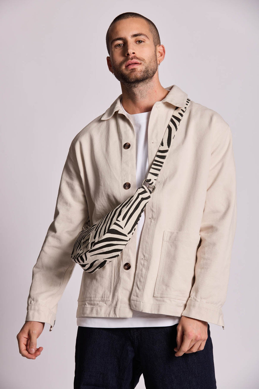 sac banane andrea zebre ecru profil second angle 
