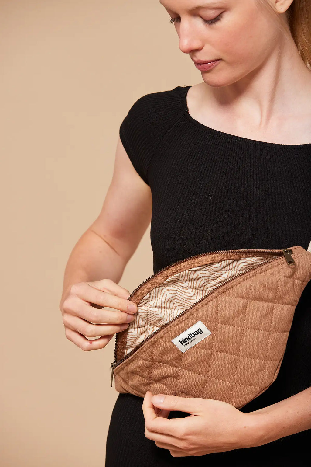 Sac banane matelassé Olivia Cannelle femme