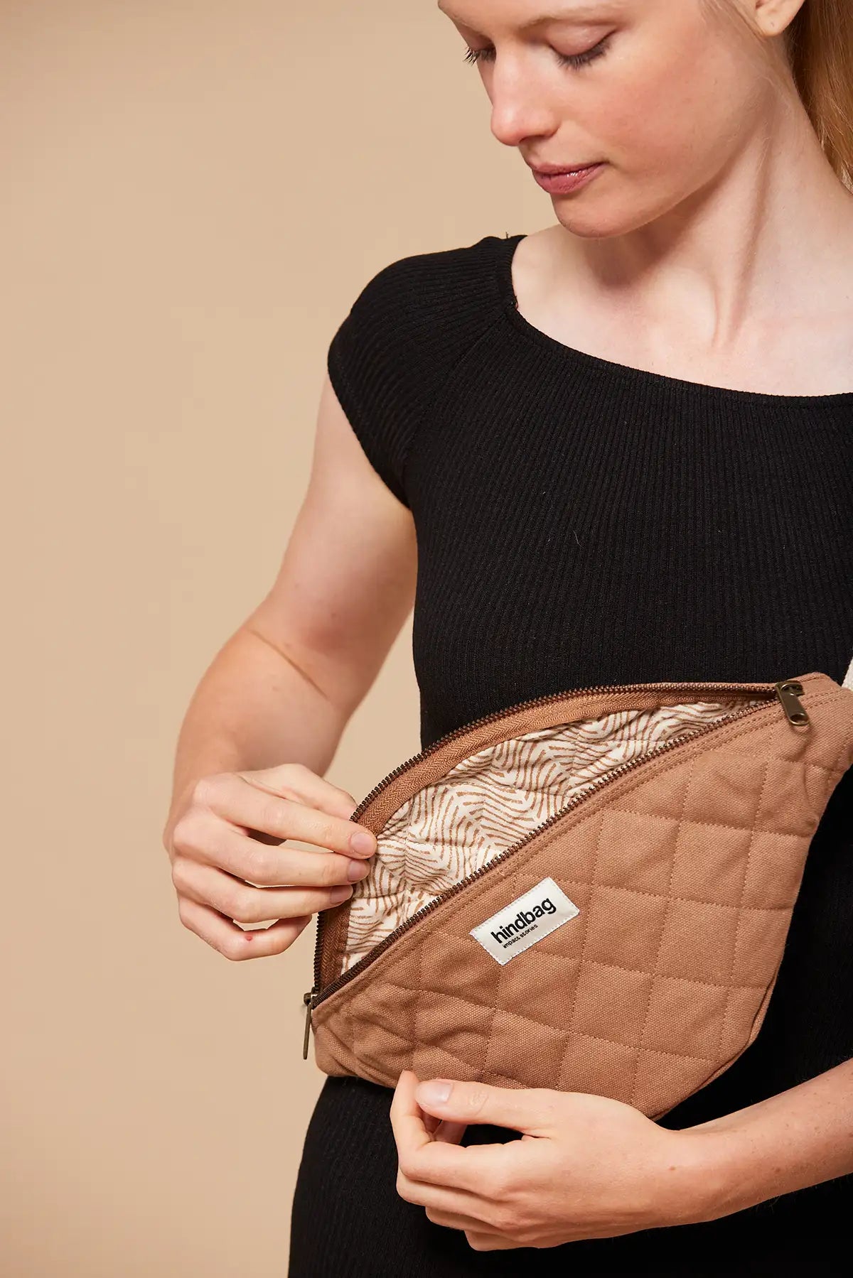 Sac banane matelassé Olivia Cannelle femme